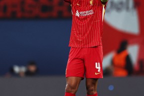 Kaiyun开云体育-赛前体能课后，利物浦强势反弹备战足总杯，媒体盛赞，轮换策略成焦点(足总杯利物浦图片)